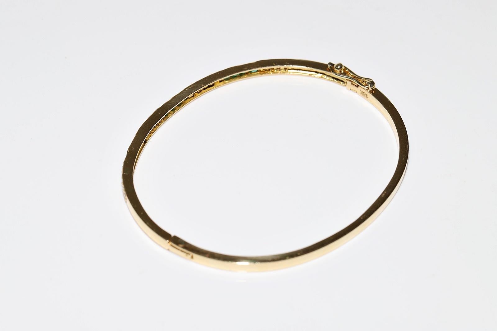 Vintage Circa 1980s 18k Gold Natural Diamond And Caliber Cut Emerald Bracelet For Sale 5