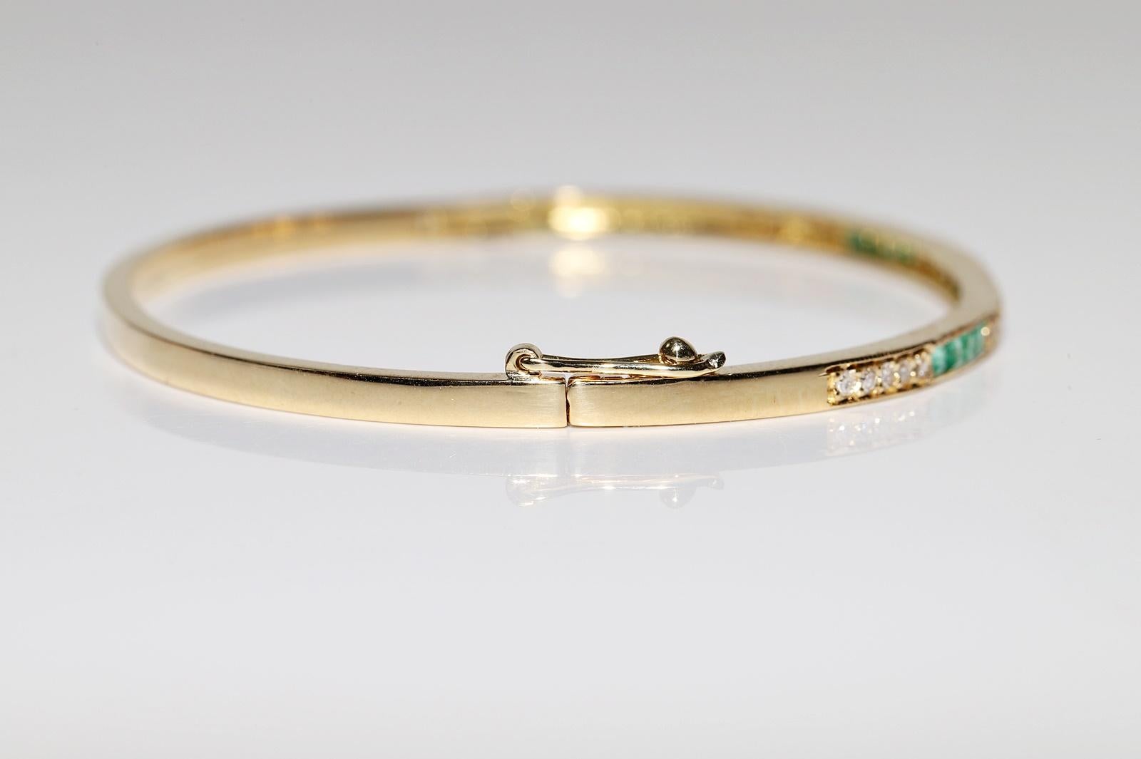 Vintage Circa 1980s 18k Gold Natural Diamond And Caliber Cut Emerald Bracelet For Sale 6