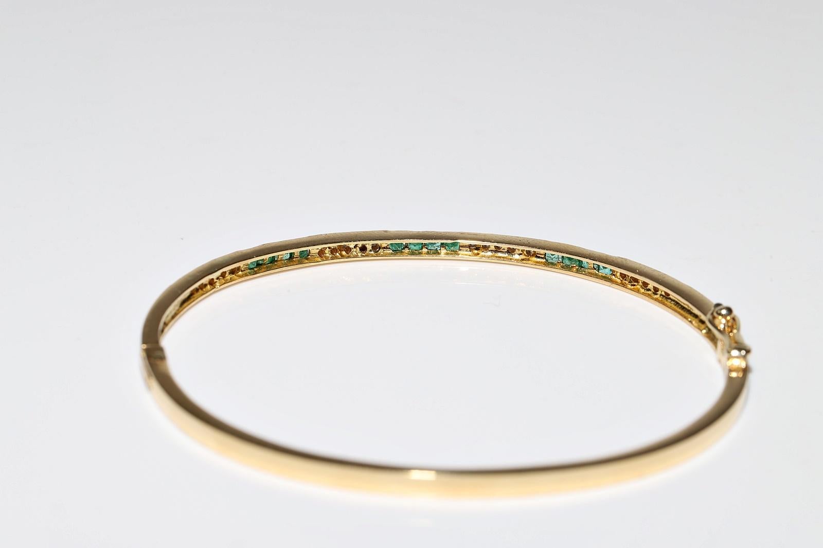 Vintage Circa 1980s 18k Gold Natural Diamond And Caliber Cut Emerald Bracelet For Sale 7