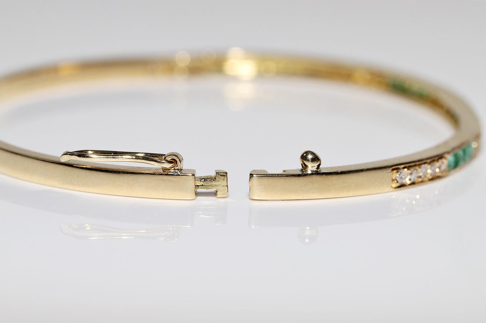 Vintage Circa 1980s 18k Gold Natural Diamond And Caliber Cut Emerald Bracelet For Sale 8