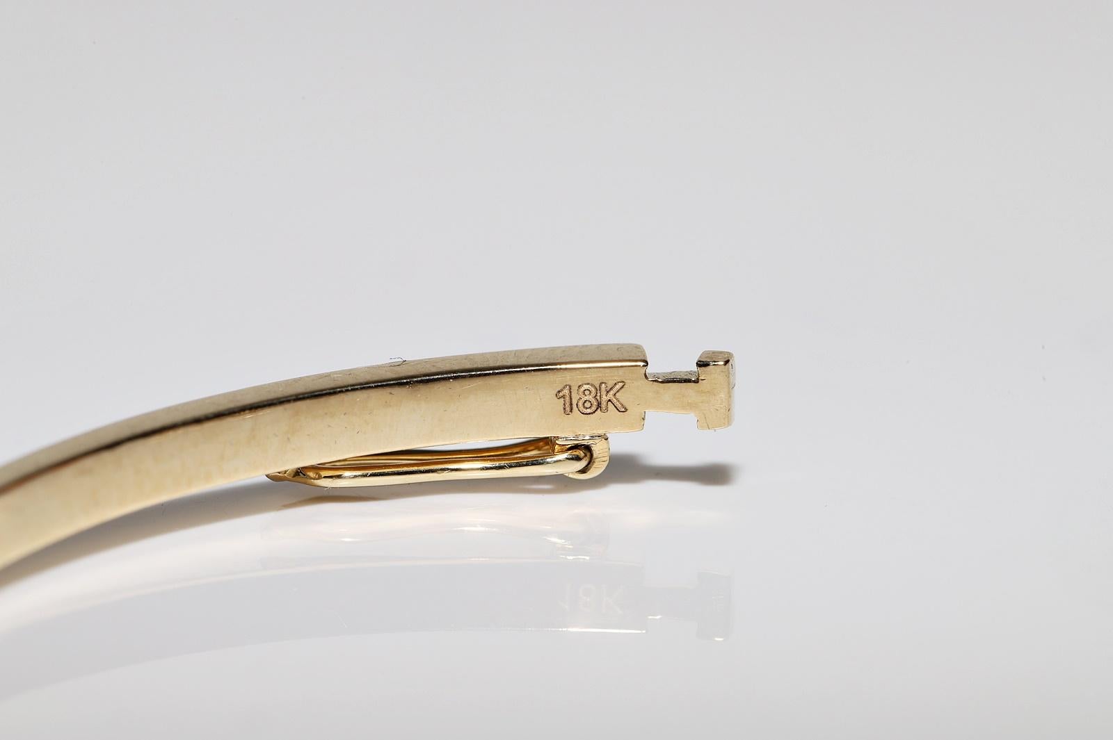 Vintage Circa 1980s 18k Gold Natural Diamond And Caliber Cut Emerald Bracelet For Sale 10