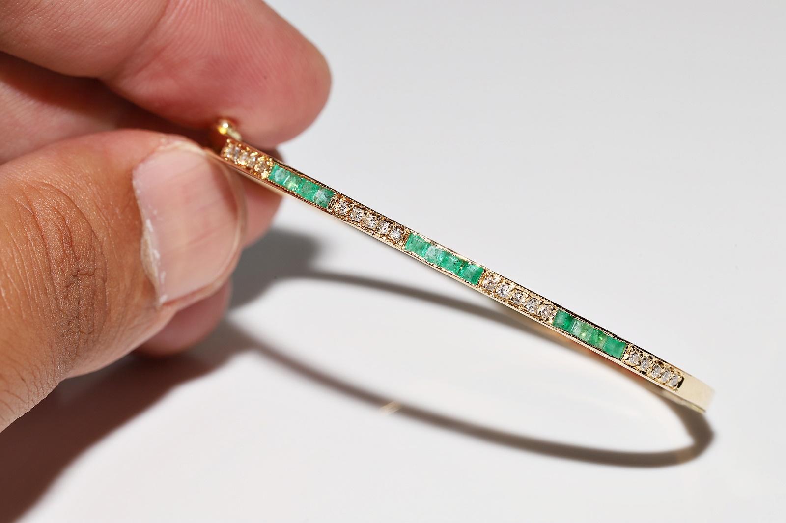 Vintage Circa 1980s 18k Gold Natural Diamond And Caliber Cut Emerald Bracelet For Sale 11