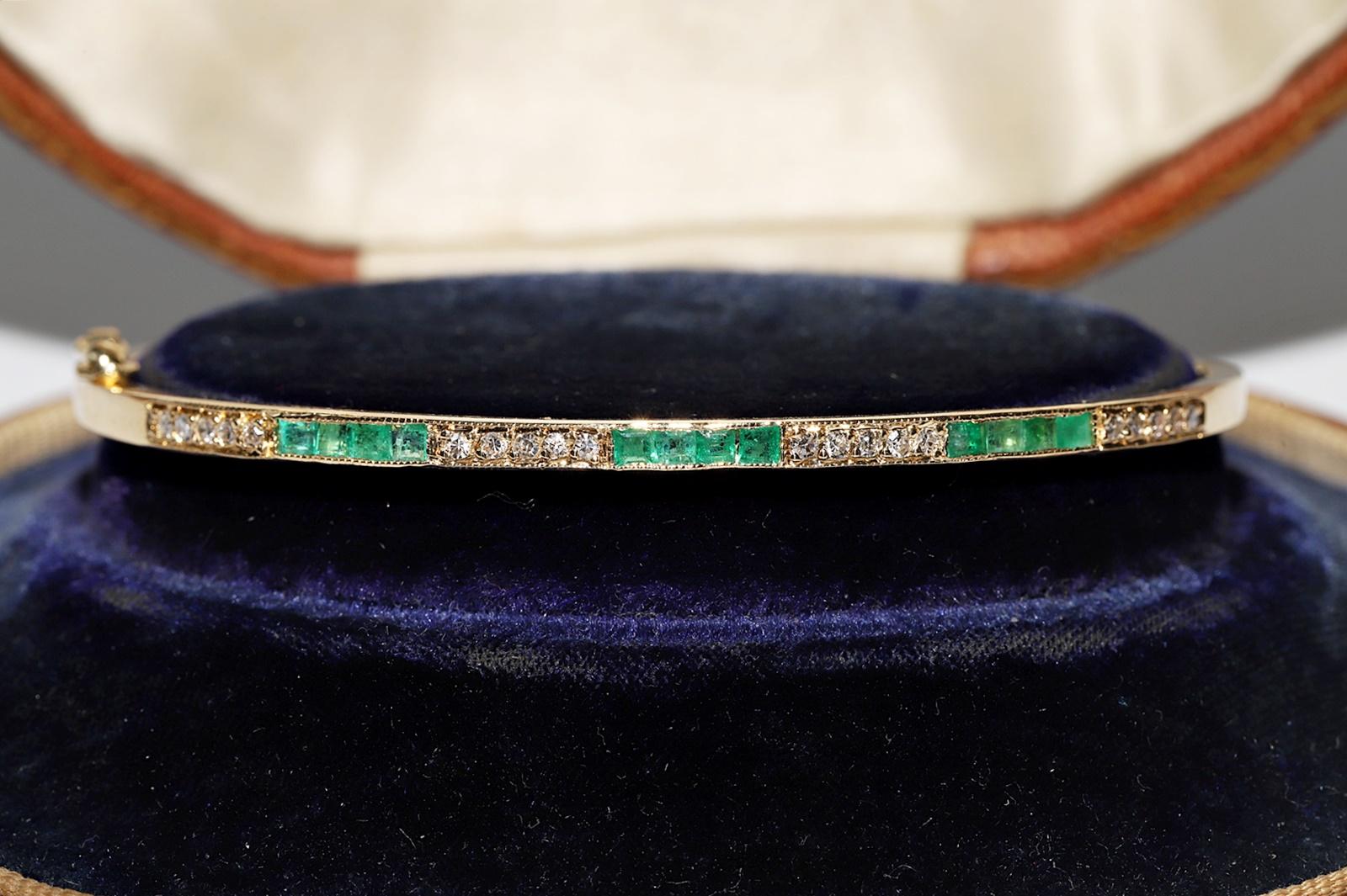 Vintage Circa 1980s 18k Gold Natural Diamond And Caliber Cut Emerald Bracelet For Sale 1