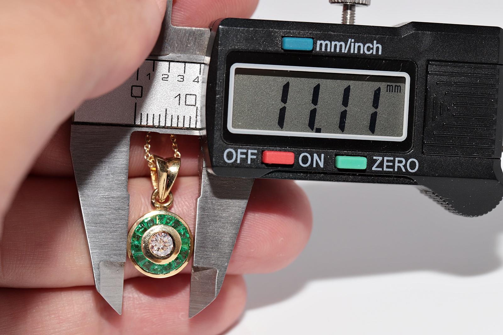 Halskette, Vintage, ca. 1980er Jahre, 18 Karat Gold, natürlicher Diamant und Smaragd im Kaliberschliff im Angebot 8