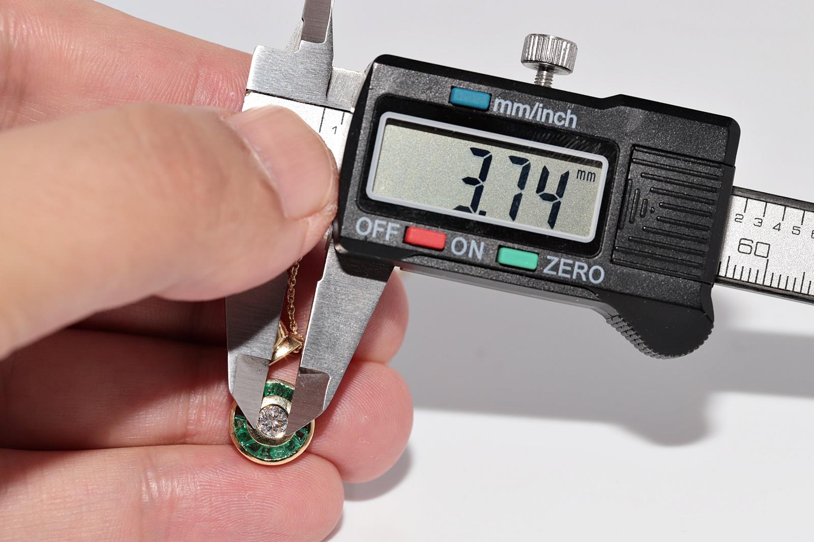 Halskette, Vintage, ca. 1980er Jahre, 18 Karat Gold, natürlicher Diamant und Smaragd im Kaliberschliff im Angebot 9