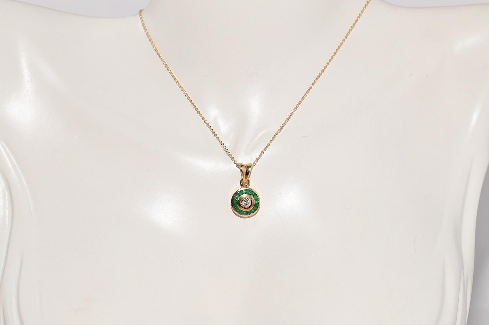 Halskette, Vintage, ca. 1980er Jahre, 18 Karat Gold, natürlicher Diamant und Smaragd im Kaliberschliff (Retro) im Angebot