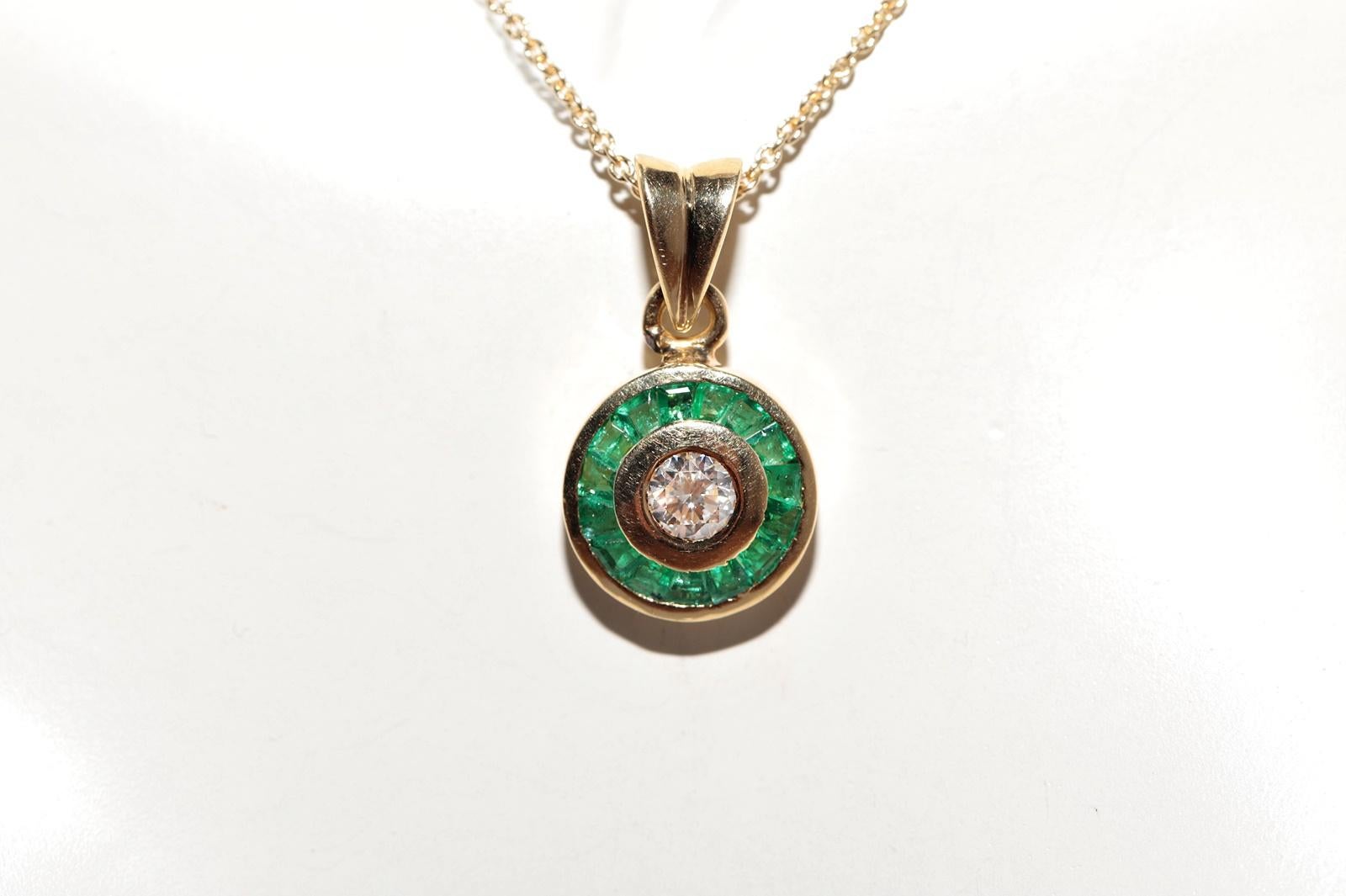 Halskette, Vintage, ca. 1980er Jahre, 18 Karat Gold, natürlicher Diamant und Smaragd im Kaliberschliff (Smaragdschliff) im Angebot