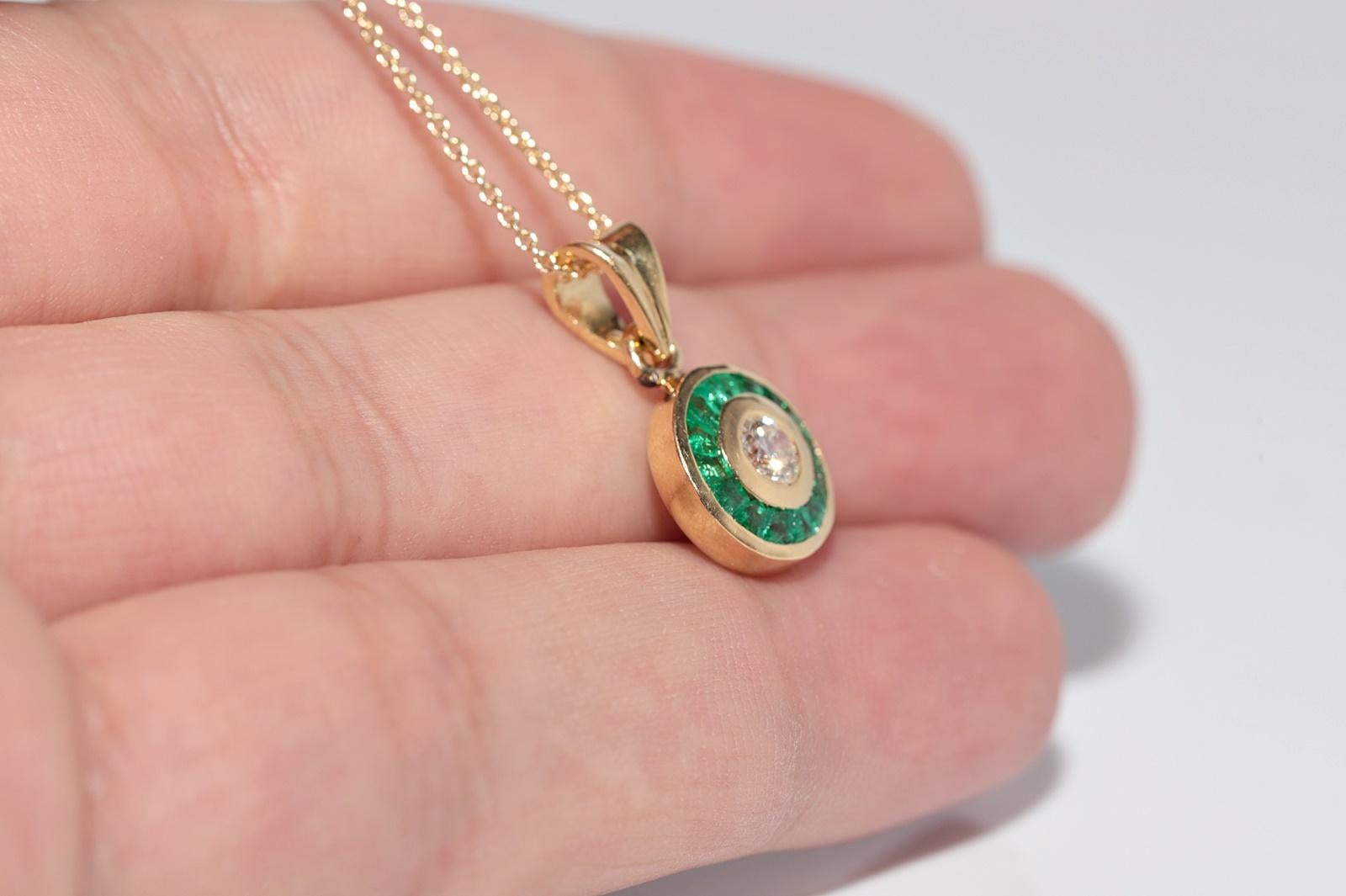 Halskette, Vintage, ca. 1980er Jahre, 18 Karat Gold, natürlicher Diamant und Smaragd im Kaliberschliff im Angebot 2