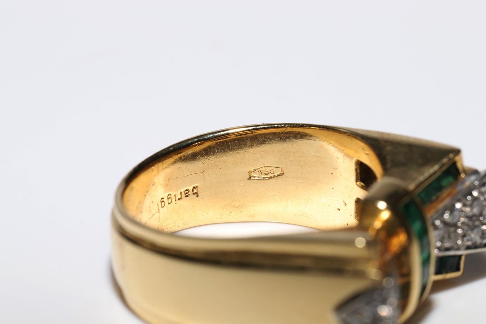Vintage Circa 1980er Jahre 18k Gold natürlicher Diamant und Smaragdring mit Kaliberschliff im Kaliberschliff im Angebot 4