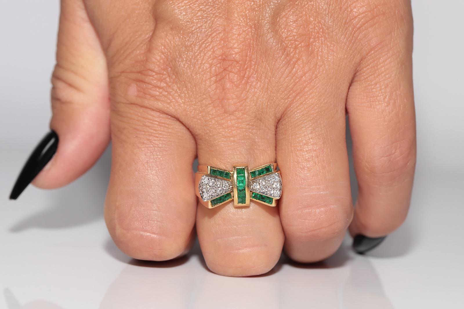Vintage Circa 1980er Jahre 18k Gold natürlicher Diamant und Smaragdring mit Kaliberschliff im Kaliberschliff im Angebot 9
