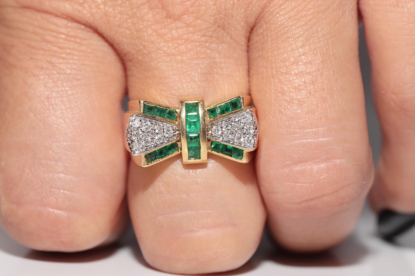 Vintage Circa 1980er Jahre 18k Gold natürlicher Diamant und Smaragdring mit Kaliberschliff im Kaliberschliff im Angebot 10