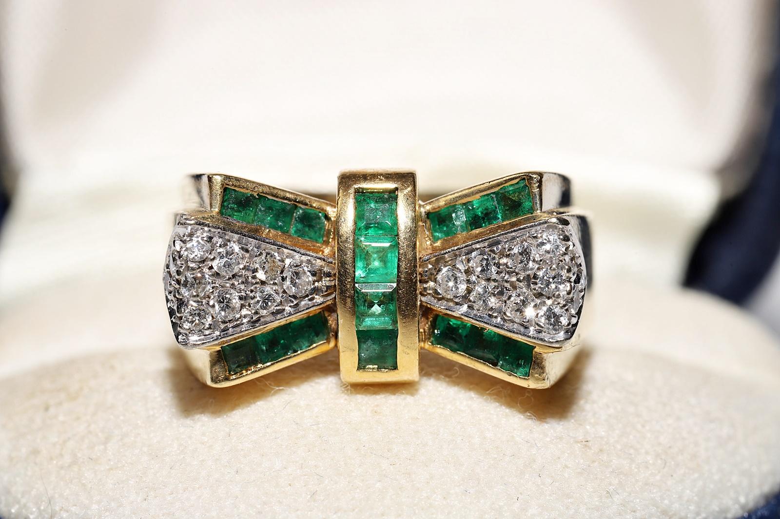 In sehr gutem Zustand.
Das Gesamtgewicht beträgt 12.2 Gramm.
Insgesamt ist Diamant 0,45 ct.
Der Diamant hat die Farbe H und die Reinheit V.
Insgesamt ist Smaragd 0,70 ct.
Ringgröße ist US 7.5 
Wir können jede Größe herstellen.
Bitte kontaktieren Sie