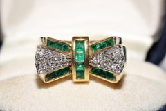 Vintage Circa 1980s 18k Gold Natural Diamond And Caliber Cut Emerald Ring