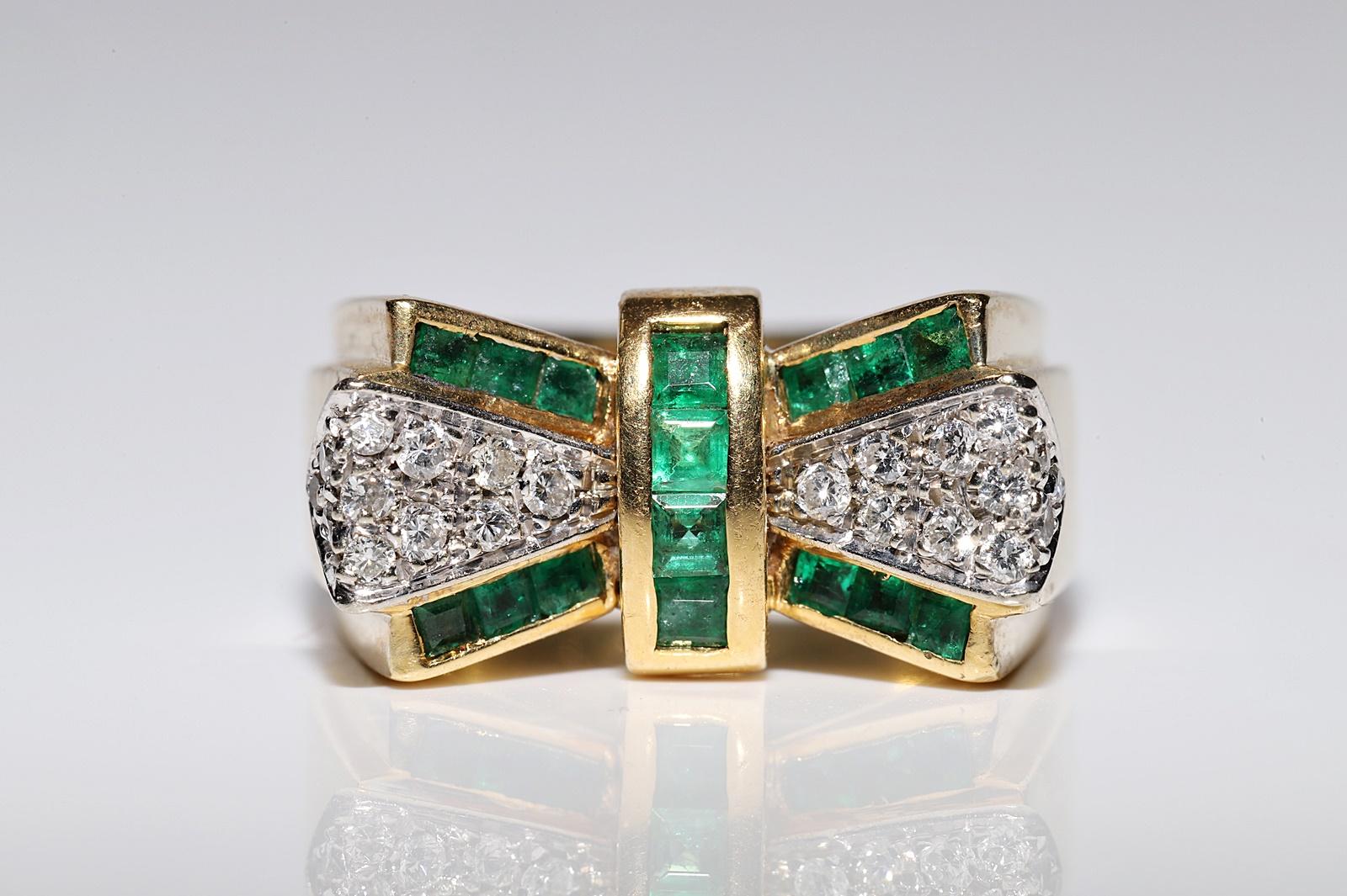 Vintage Circa 1980er Jahre 18k Gold natürlicher Diamant und Smaragdring mit Kaliberschliff im Kaliberschliff (Retro) im Angebot