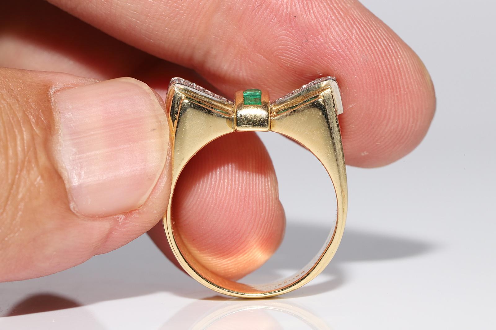 Vintage Circa 1980er Jahre 18k Gold natürlicher Diamant und Smaragdring mit Kaliberschliff im Kaliberschliff Damen im Angebot