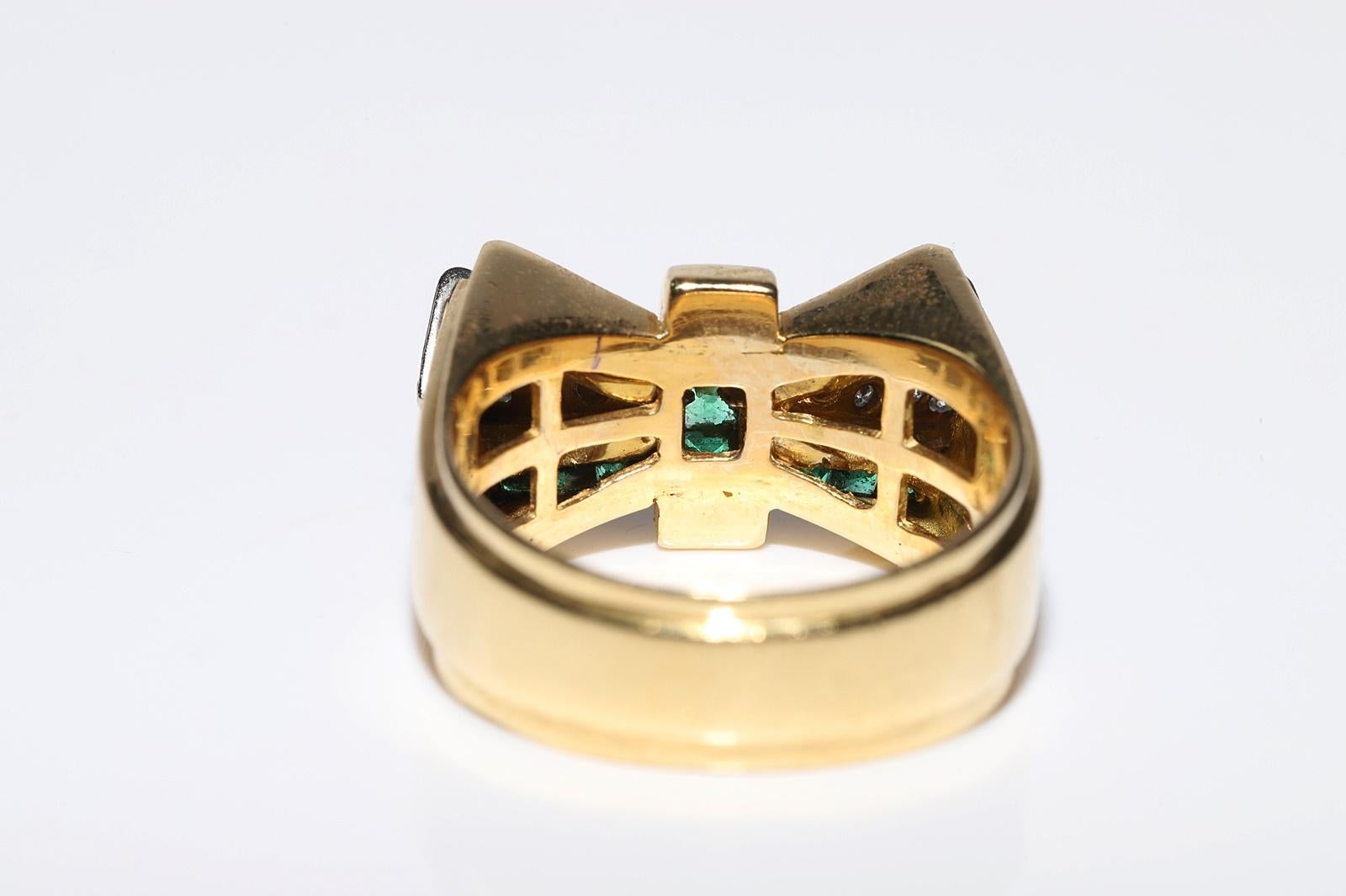Vintage Circa 1980er Jahre 18k Gold natürlicher Diamant und Smaragdring mit Kaliberschliff im Kaliberschliff im Angebot 2