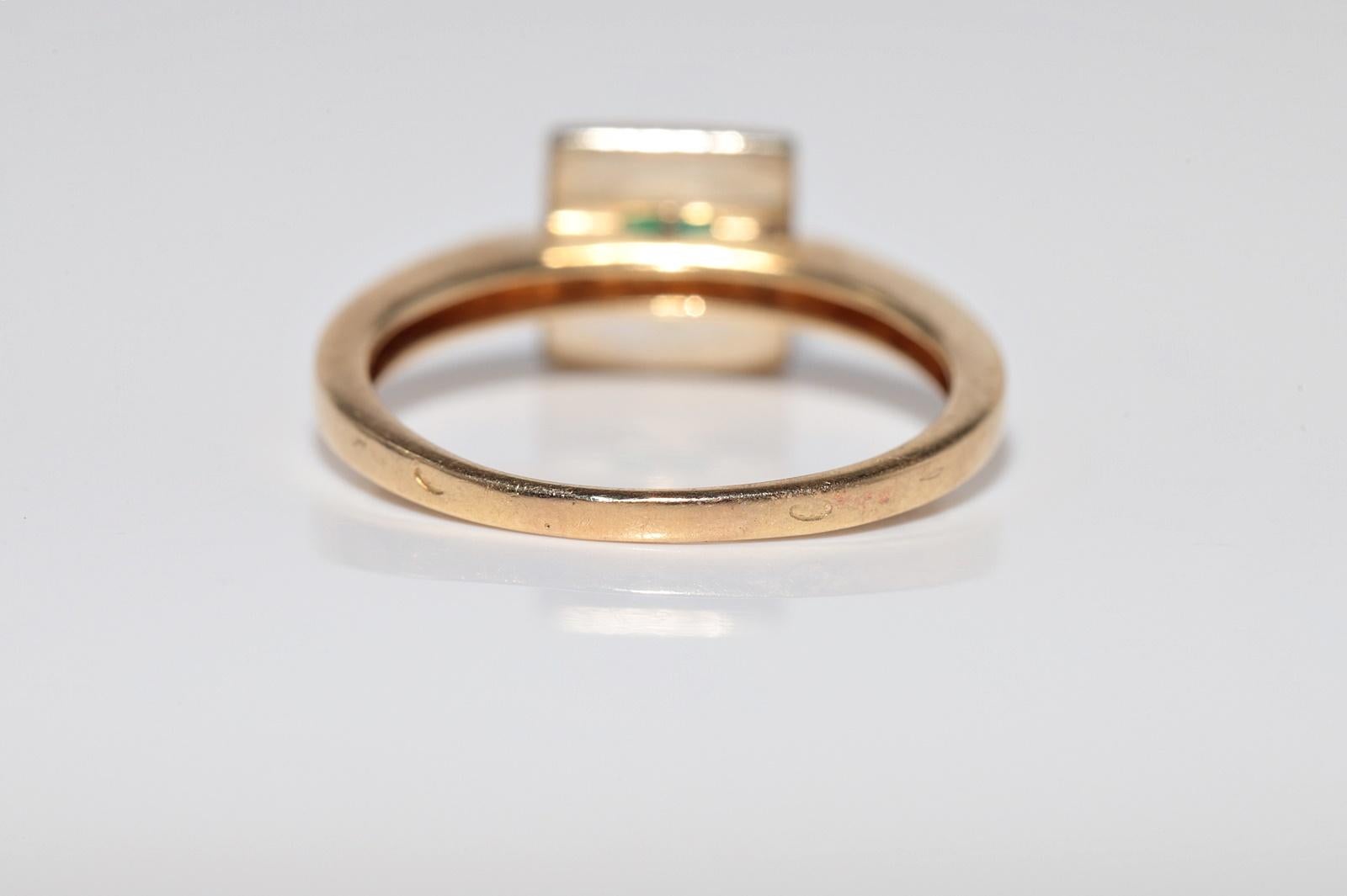 Vintage Circa 1980s 18k Gold Natural Diamond And Caliber Cut Emerald Square Ring For Sale 6