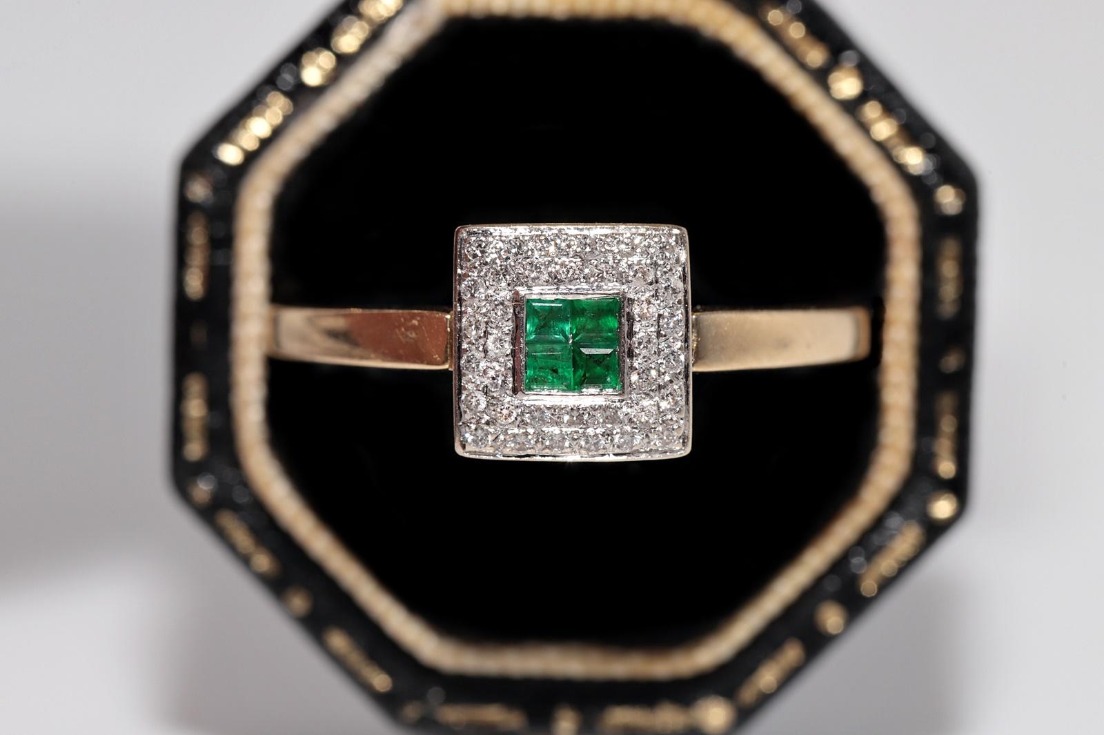 Women's Vintage Circa 1980s 18k Gold Natural Diamond And Caliber Cut Emerald Square Ring For Sale