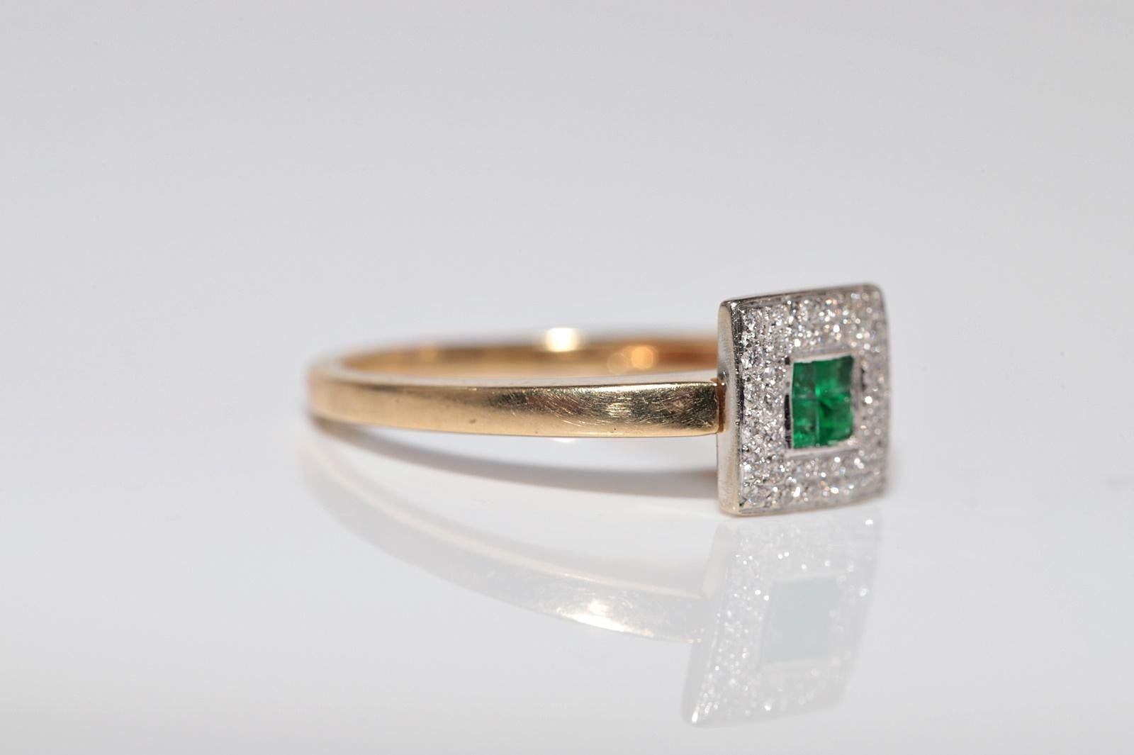 Vintage Circa 1980s 18k Gold Natural Diamond And Caliber Cut Emerald Square Ring For Sale 2