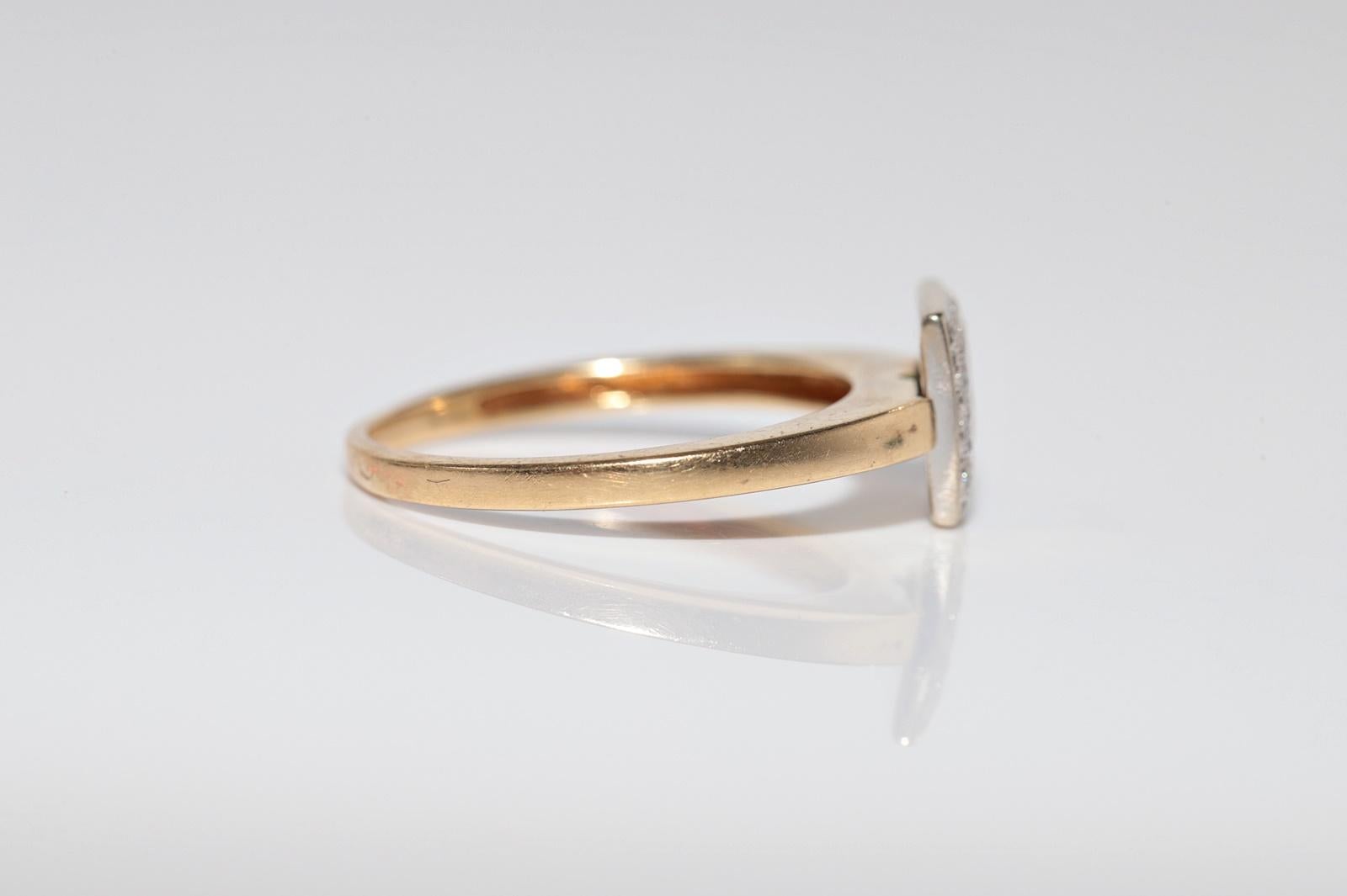 Vintage Circa 1980s 18k Gold Natural Diamond And Caliber Cut Emerald Square Ring For Sale 3