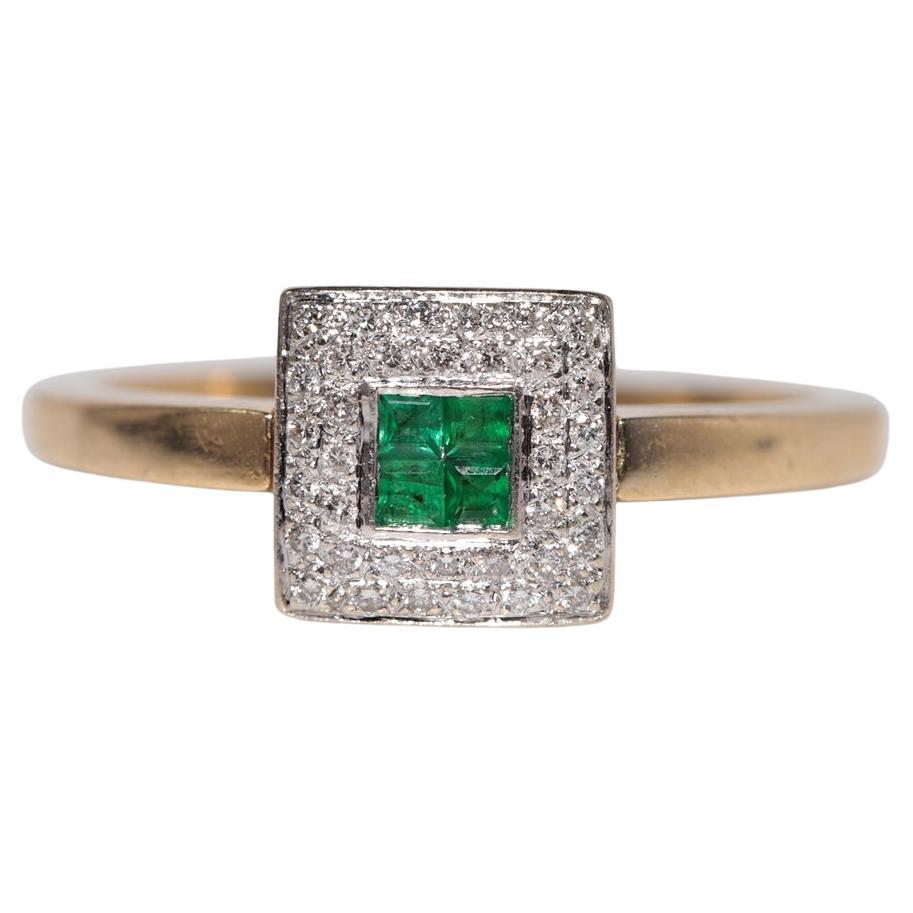 Vintage Circa 1980s 18k Gold Natural Diamond And Caliber Cut Emerald Square Ring For Sale