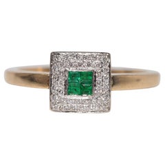 Vintage Circa 1980s 18k Gold Natural Diamond And Caliber Cut Emerald Square Ring