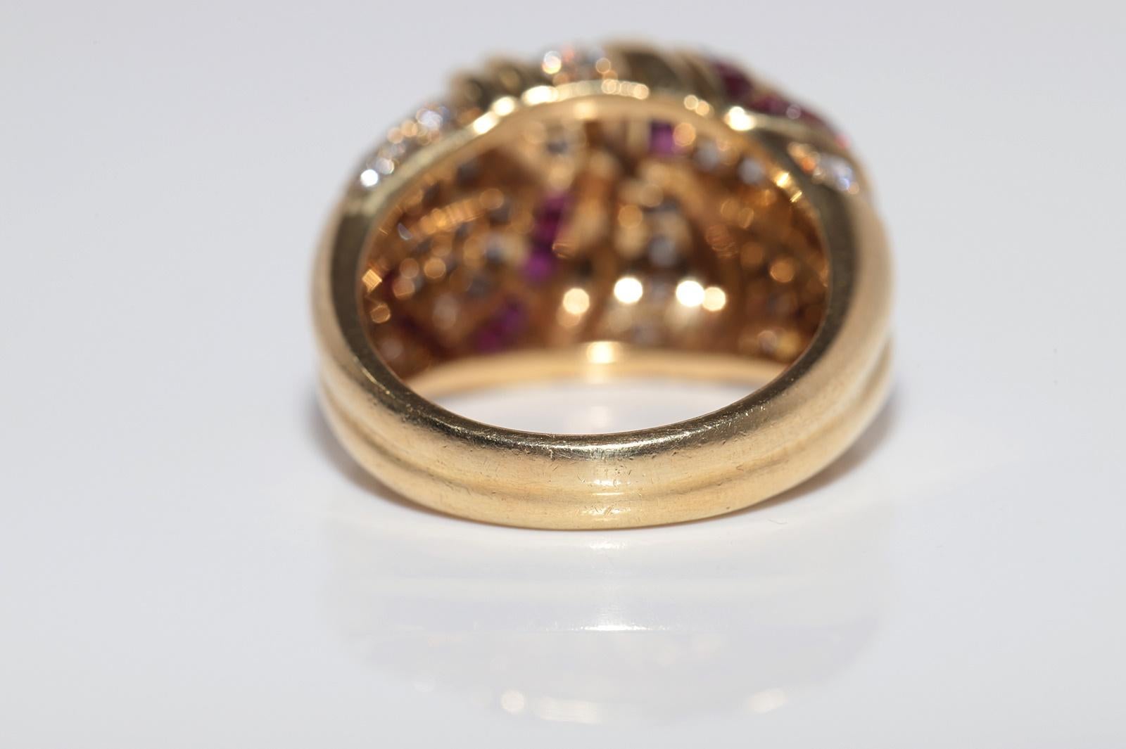 Dekorierter Vintage-Ring aus 18 Karat Gold mit natürlichem Diamanten und Rubin im Kaliberschliff, ca. 1980er Jahre im Angebot 3