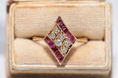 Vintage CIRCA 1980s 18k Gold Natürlicher Diamant und Kaliber geschnittener Rubin Navette Ring