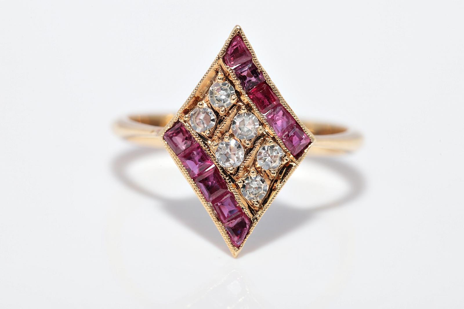 Vintage Circa 1980s 18k Gold Natural Diamond And Caliber Cut Ruby Navette Ring For Sale