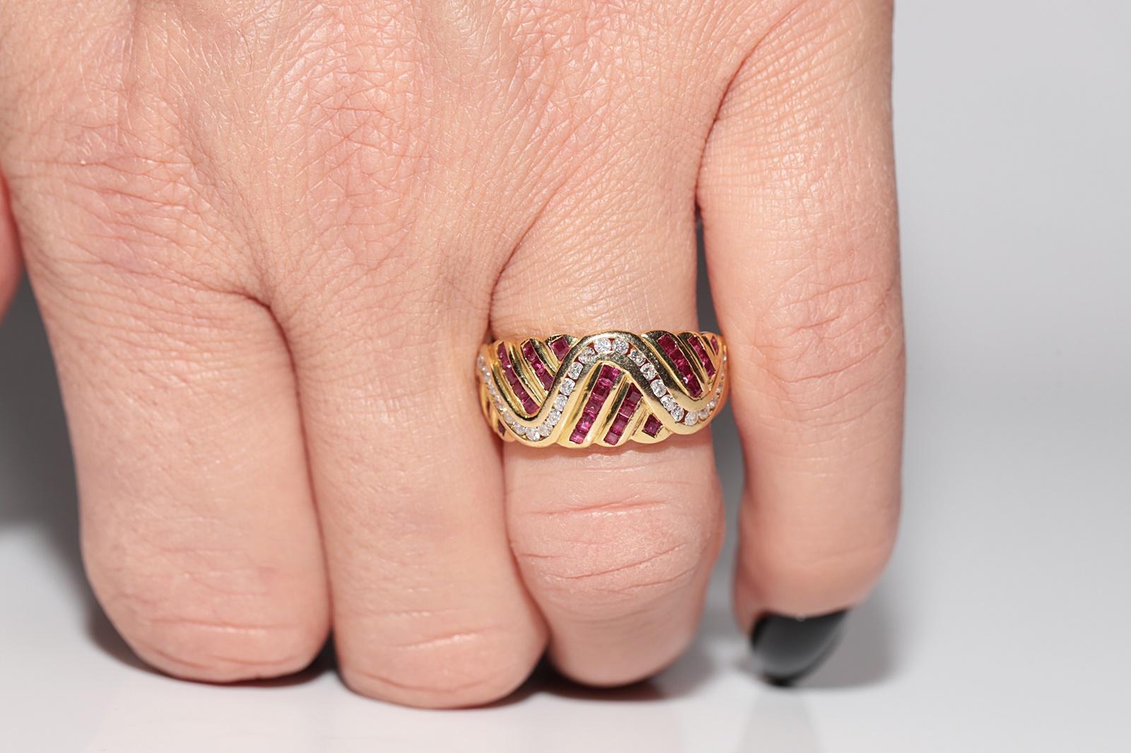Taglio brillante Anello in oro 18 carati con diamanti naturali e rubini taglio calibro, vintage, anni '80 circa in vendita