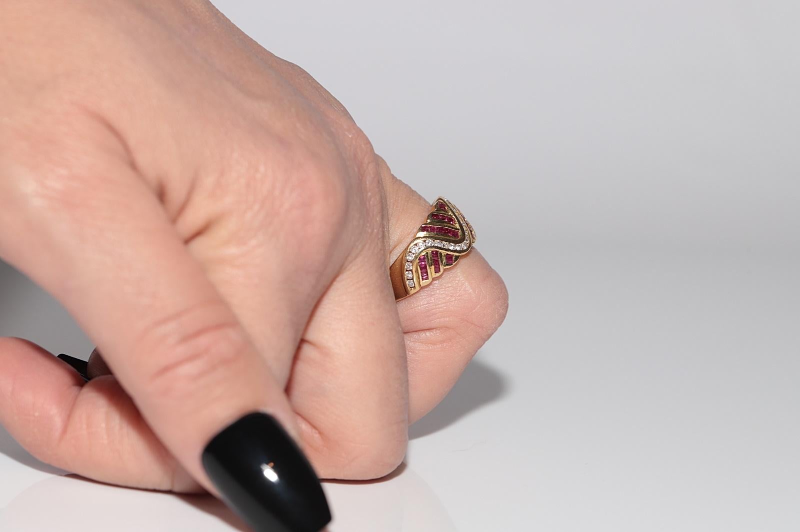 Anello in oro 18 carati con diamanti naturali e rubini taglio calibro, vintage, anni '80 circa In condizioni buone in vendita a Fatih/İstanbul, 34