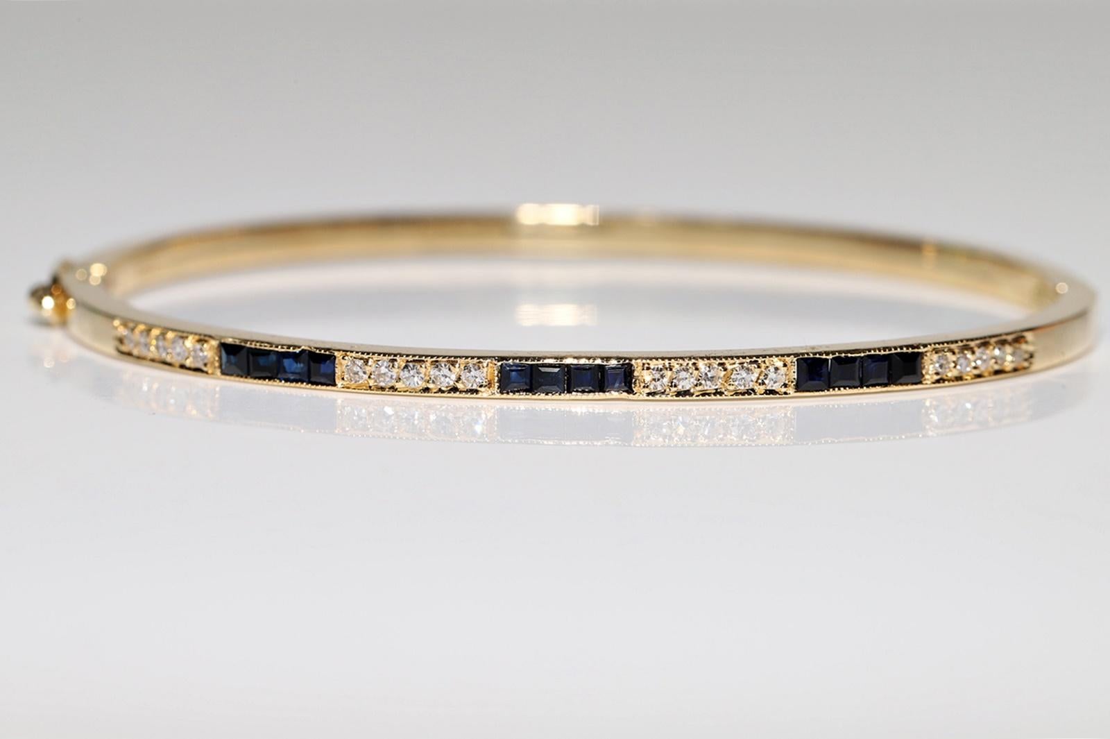 Vintage Circa 1980s 18k Gold Natural Diamond And Caliber Cut Sapphire Bracelet For Sale 4
