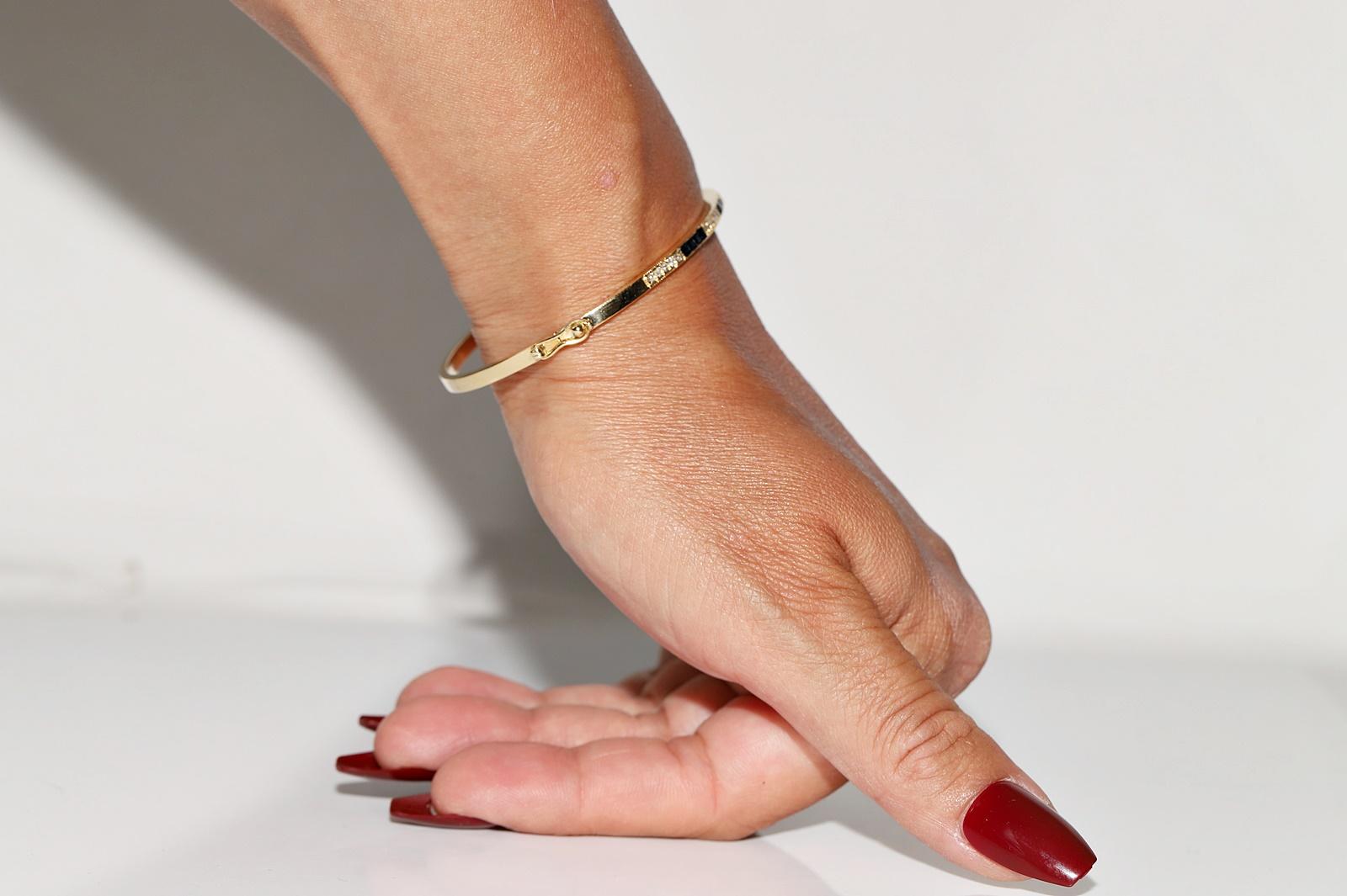 Vintage Circa 1980s 18k Gold Natural Diamond And Caliber Cut Sapphire Bracelet In Good Condition For Sale In Fatih/İstanbul, 34