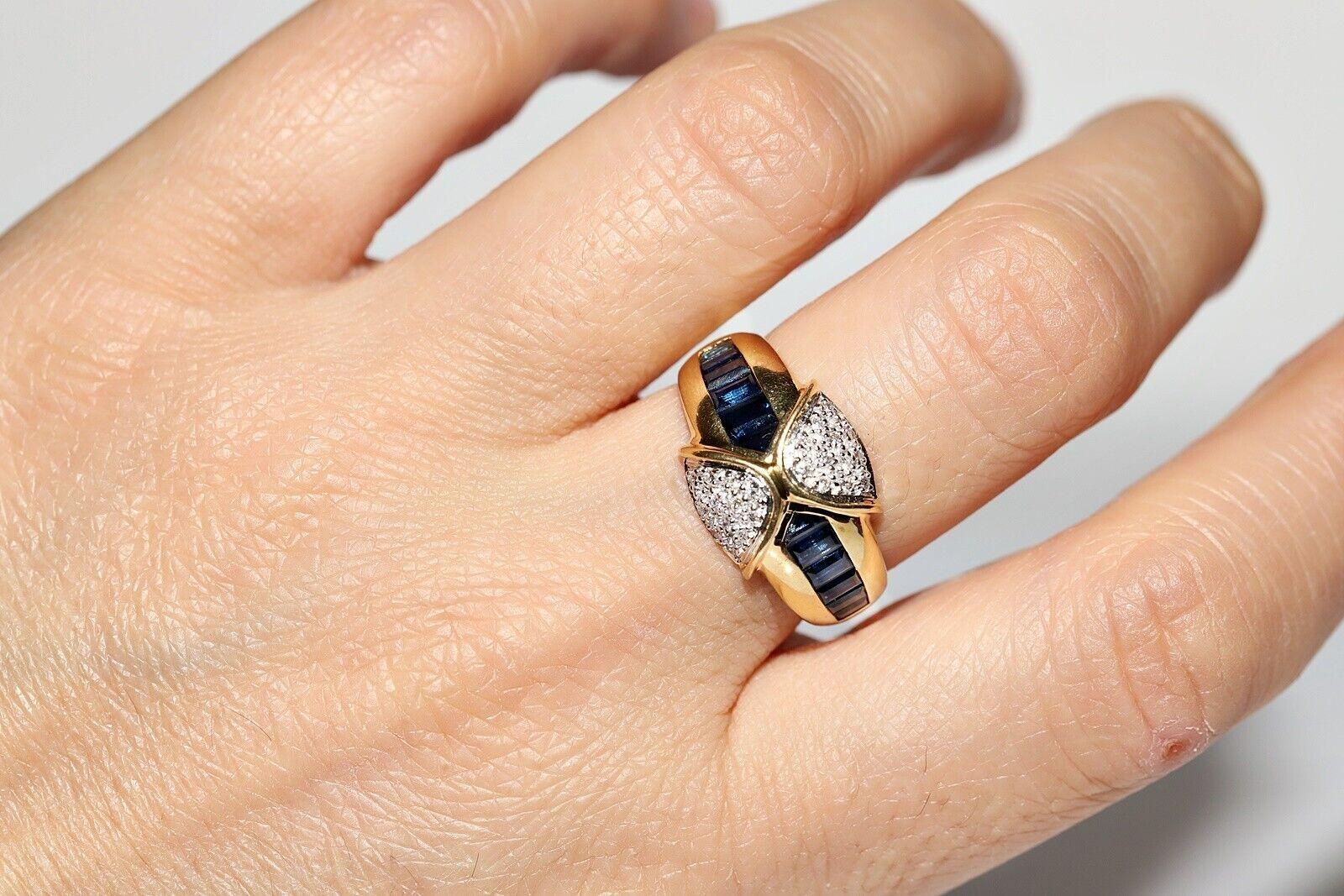  Vintage Circa 1980s 18k Gold Natural Diamond And Caliber Cut Sapphire Ring For Sale 4