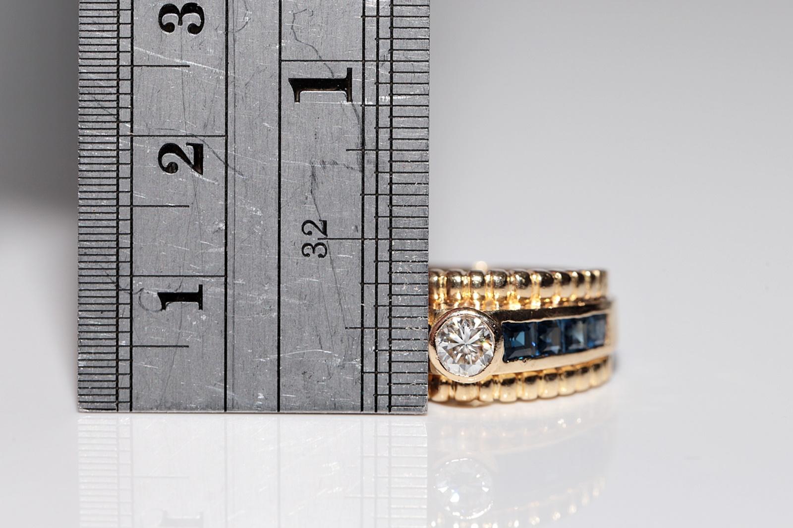 Vintage Circa 1980s 18k Gold Natural Diamond And Caliber Cut Sapphire Ring For Sale 4