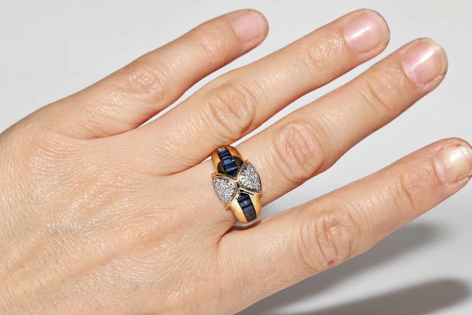 Vintage Circa 1980s 18k Gold Natural Diamond And Caliber Cut Sapphire Ring For Sale 5