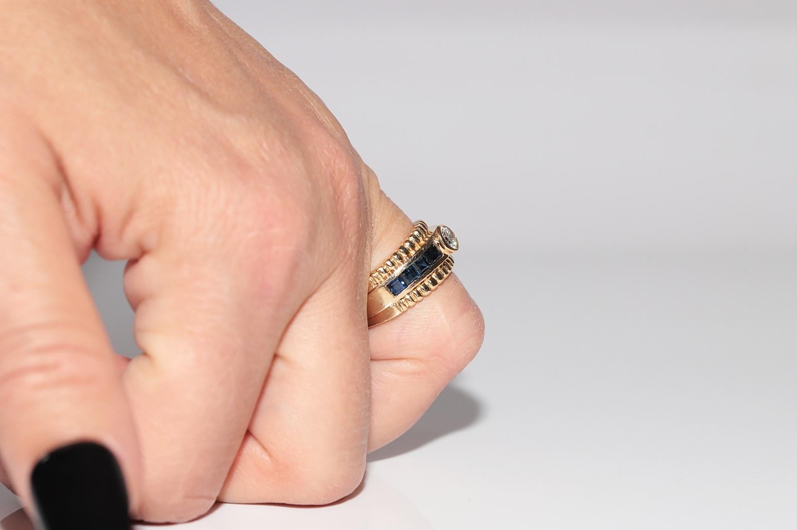 Vintage Circa 1980s 18k Gold Natural Diamond And Caliber Cut Sapphire Ring For Sale 10