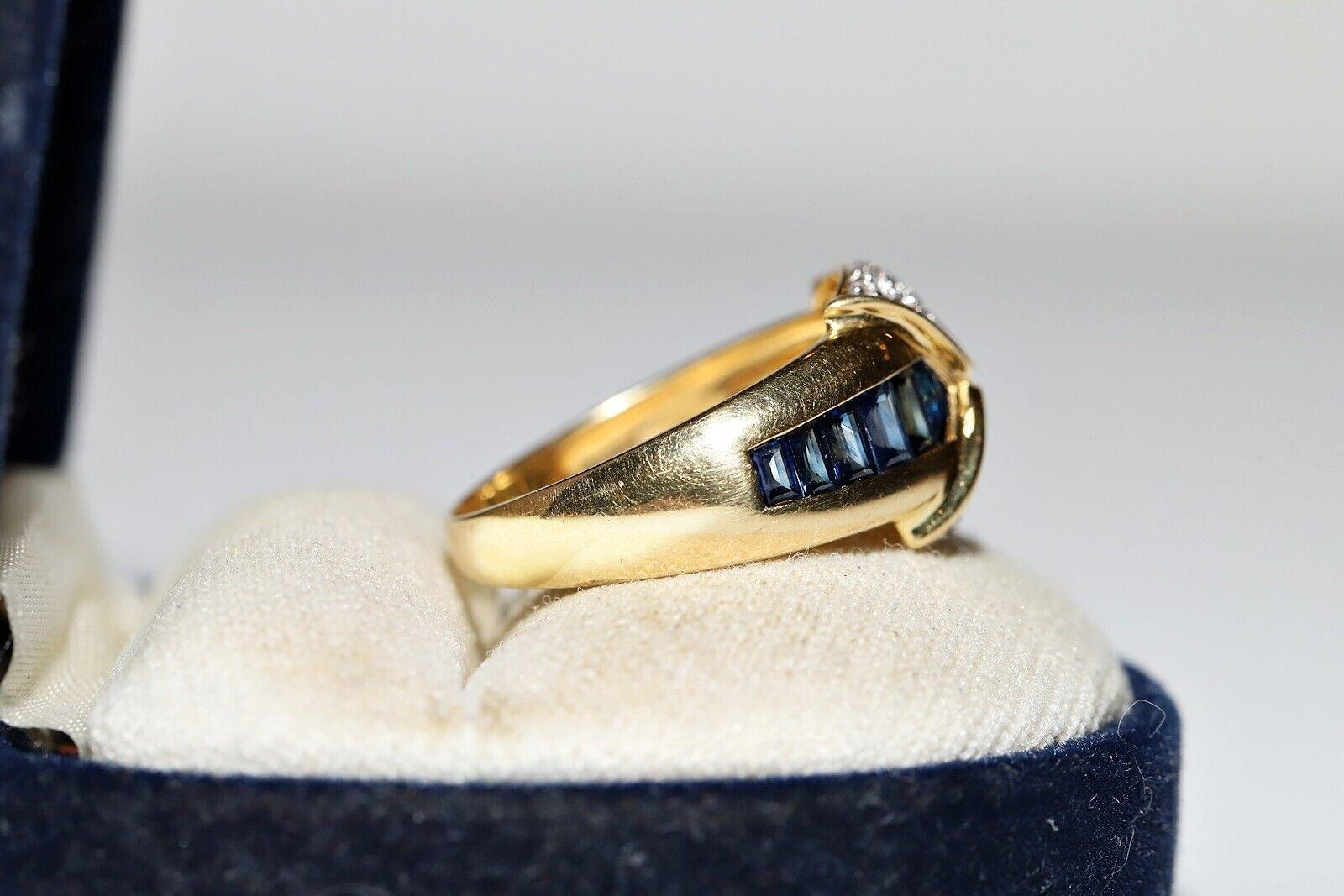 Retro Vintage Circa 1980s 18k Gold Natural Diamond And Caliber Cut Sapphire Ring For Sale