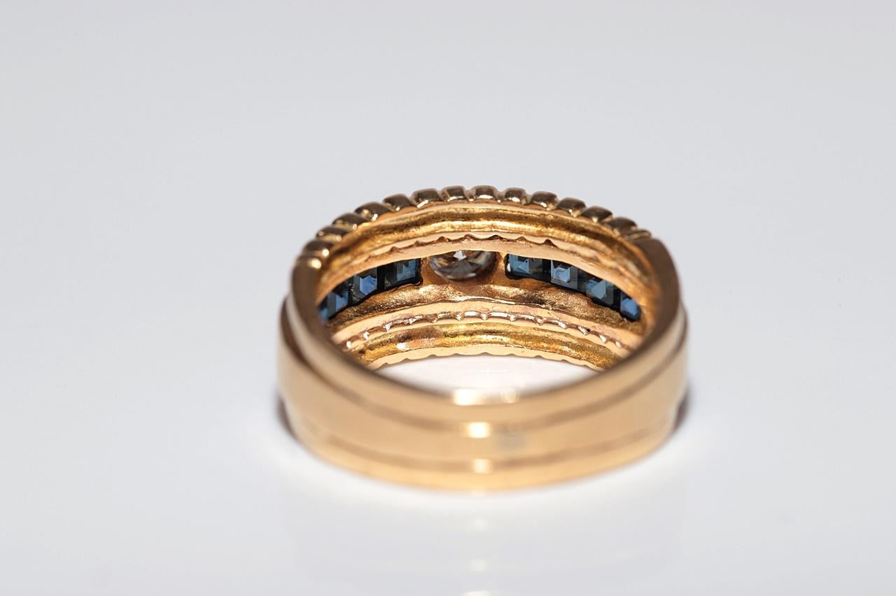 Vintage Circa 1980s 18k Gold Natural Diamond And Caliber Cut Sapphire Ring For Sale 1