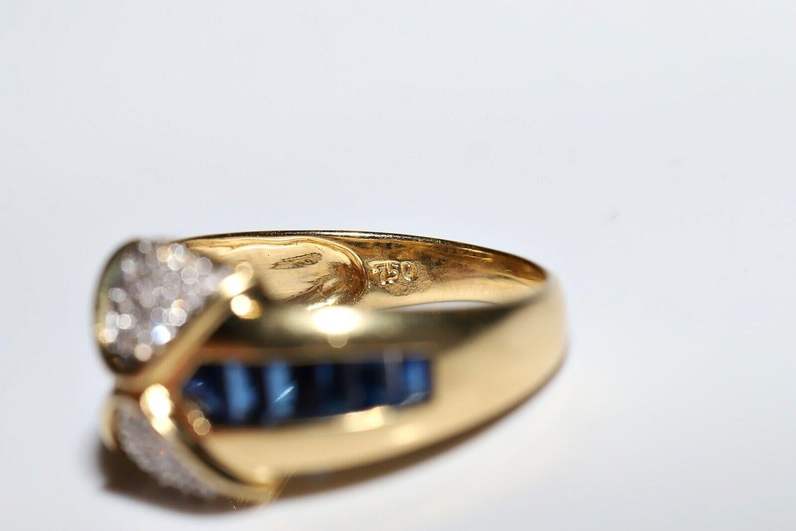 Vintage Circa 1980s 18k Gold Natural Diamond And Caliber Cut Sapphire Ring For Sale 2