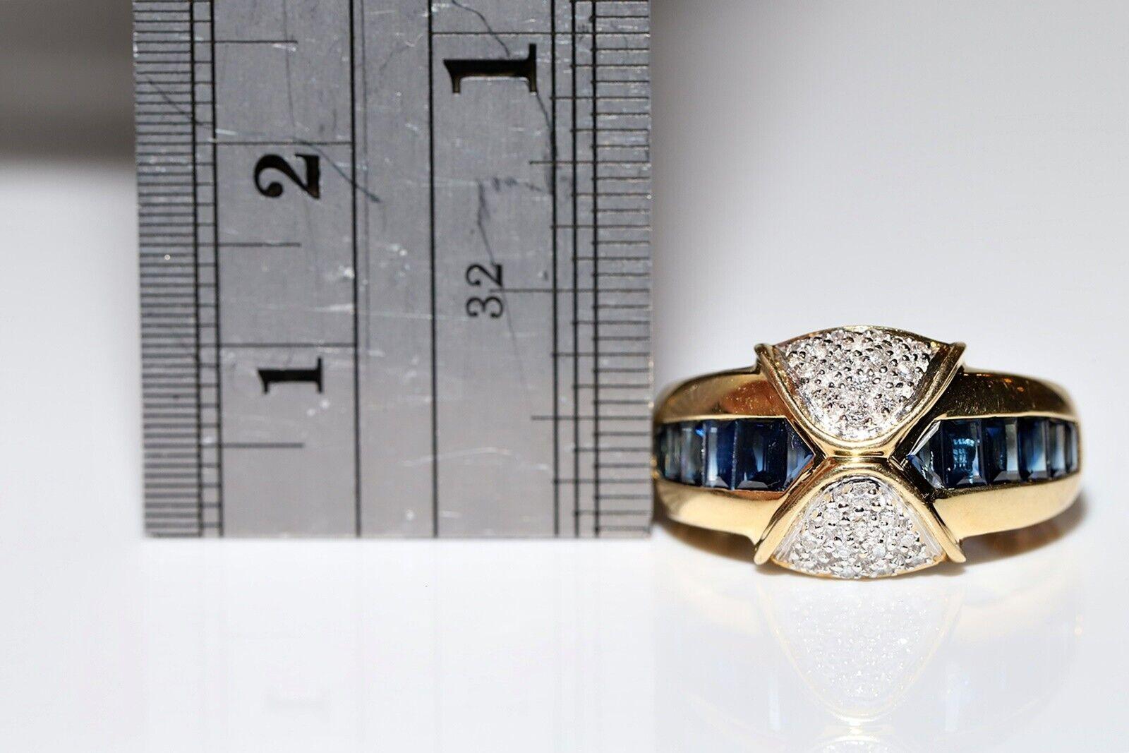 Vintage Circa 1980s 18k Gold Natural Diamond And Caliber Cut Sapphire Ring For Sale 3