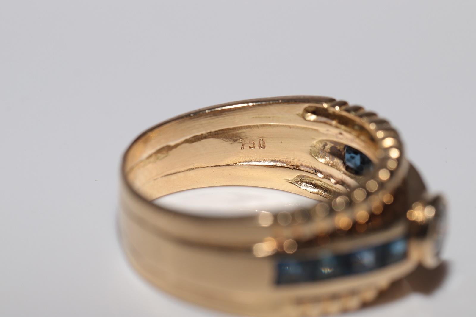Vintage Circa 1980s 18k Gold Natural Diamond And Caliber Cut Sapphire Ring For Sale 3