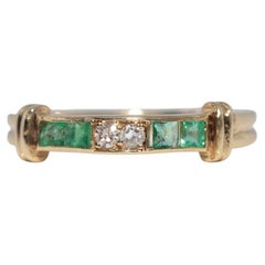 Vintage Circa 1980s 18k Gold Natural Diamond And Caliber Emerald Decorated Ring