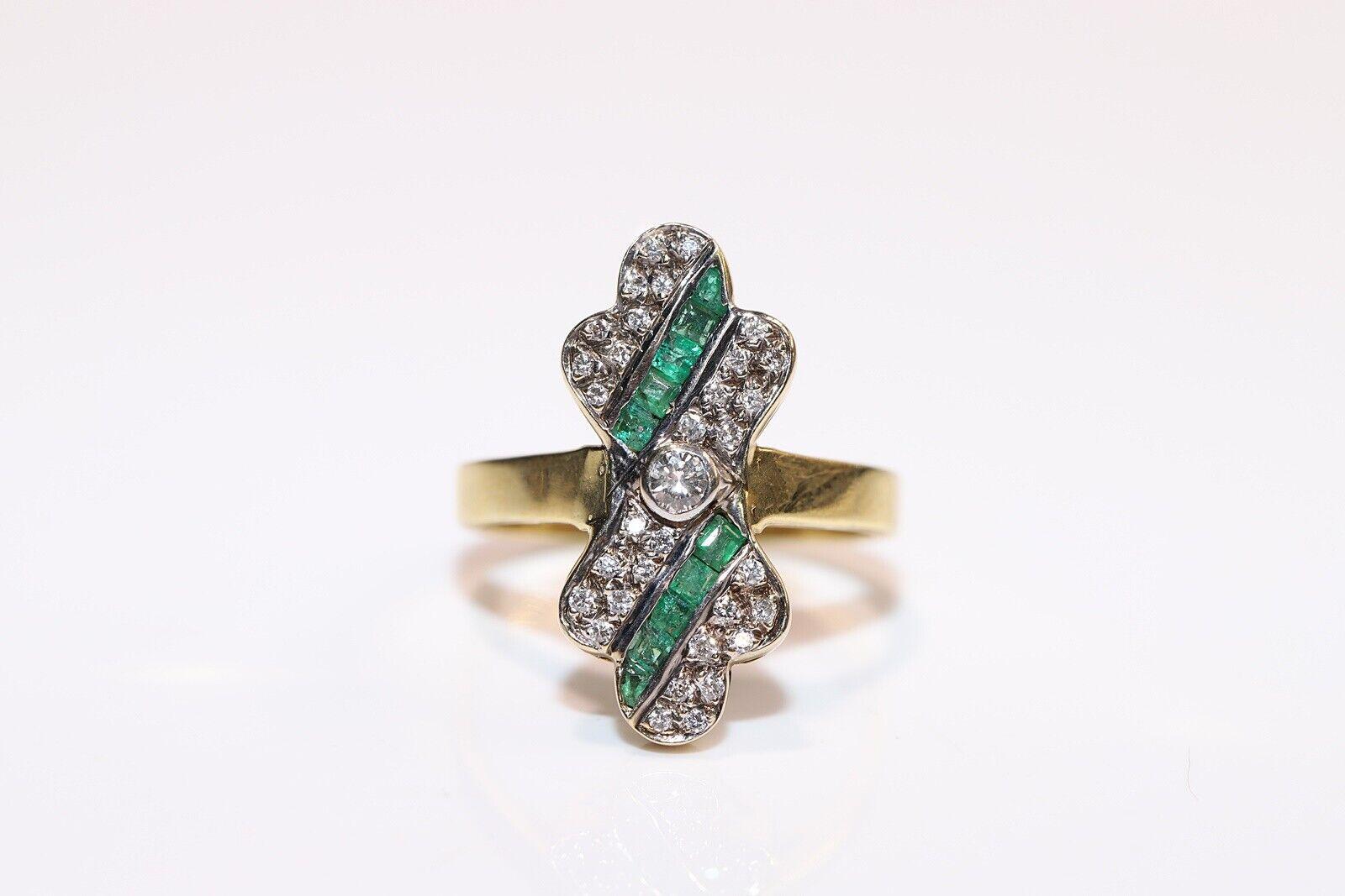 Vintage Circa 1980s 18k Gold Natural Diamond And Caliber Emerald Ring For Sale 3