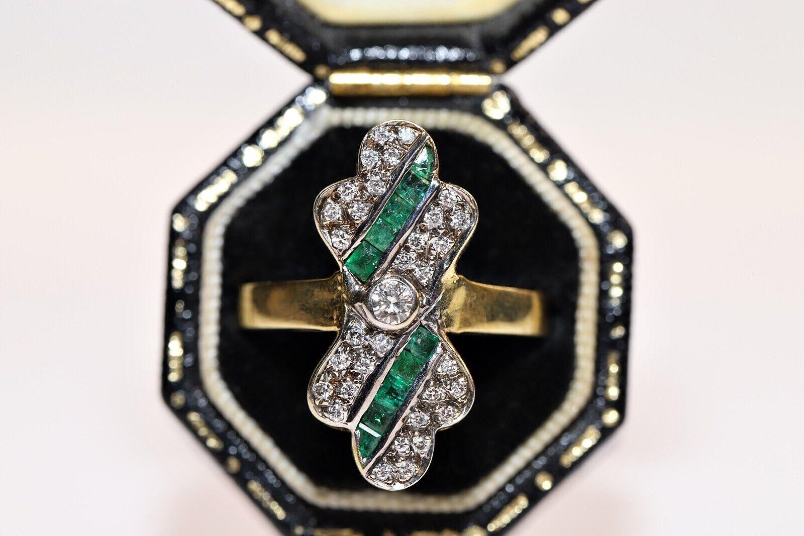 Vintage Circa 1980s 18k Gold Natural Diamond And Caliber Emerald Ring For Sale 5