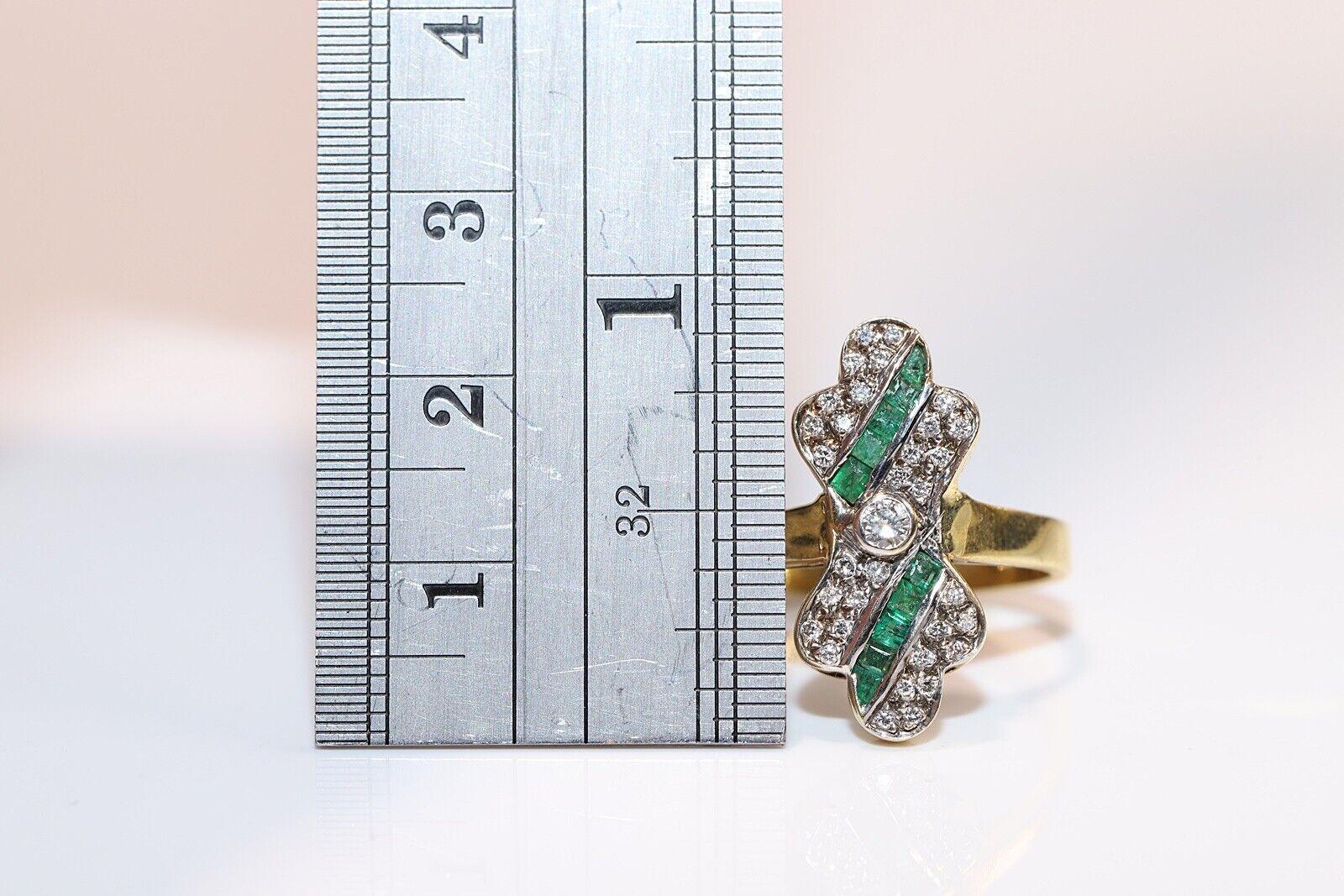 Vintage Circa 1980er Jahre 18k Gold Natürlicher Diamant und Kaliber Smaragd Ring (Retro) im Angebot