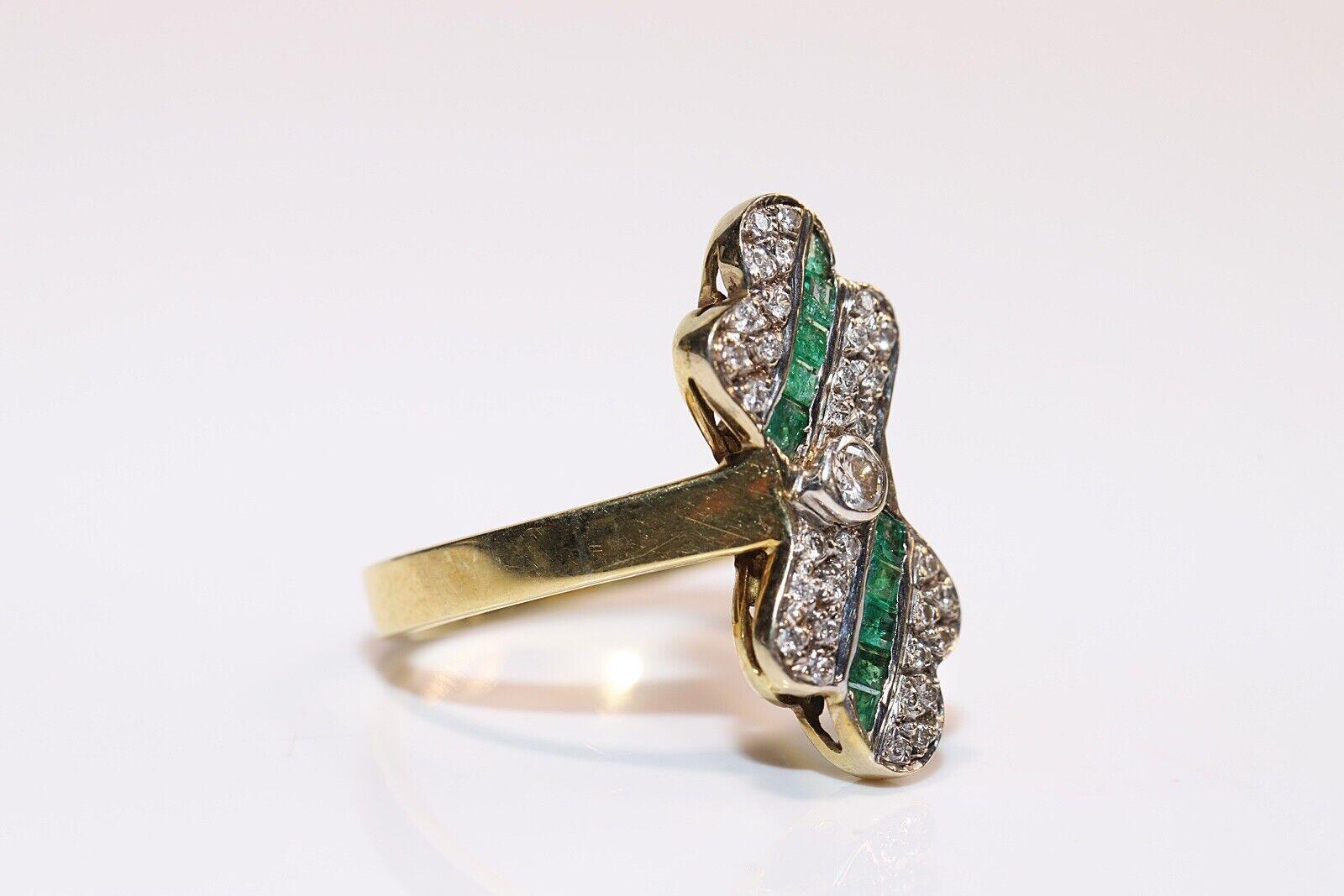 Retro Vintage Circa 1980s 18k Gold Natural Diamond And Caliber Emerald Ring For Sale