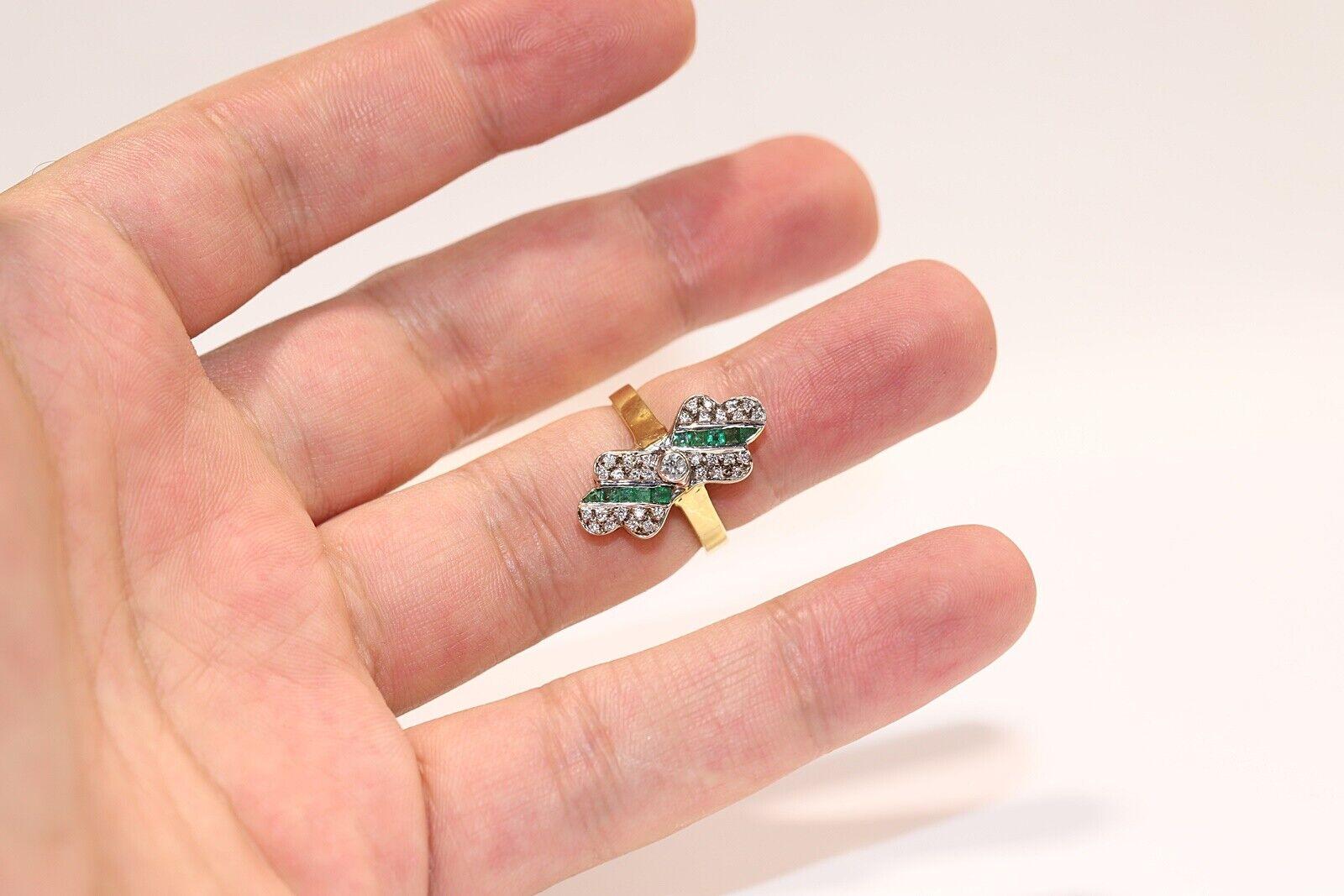 Vintage Circa 1980er Jahre 18k Gold Natürlicher Diamant und Kaliber Smaragd Ring im Angebot 2