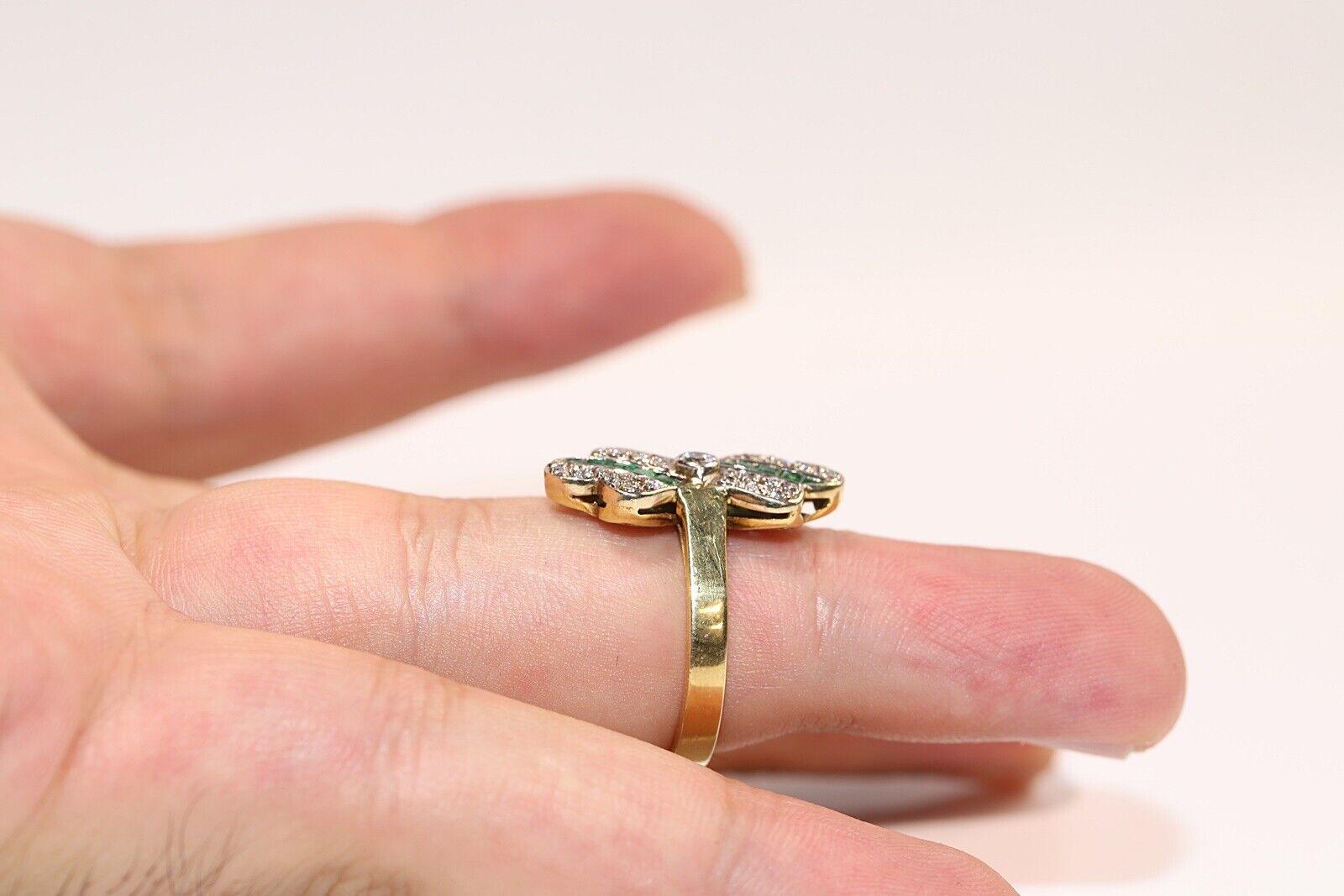 Vintage Circa 1980er Jahre 18k Gold Natürlicher Diamant und Kaliber Smaragd Ring im Angebot 3