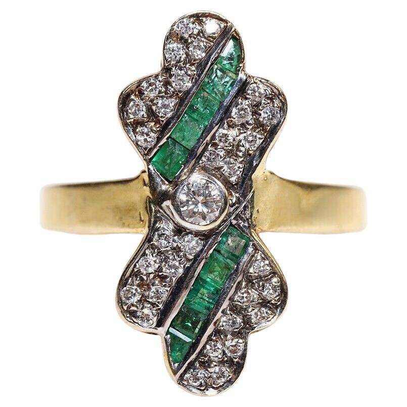 Vintage Circa 1980s 18k Gold Natural Diamond And Caliber Emerald Ring For Sale